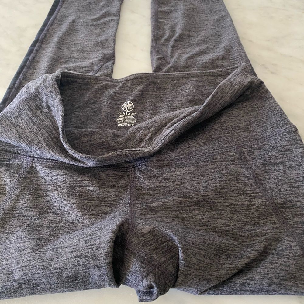 Gaiam cropped grey yoga pants, perfect condition, sz XS